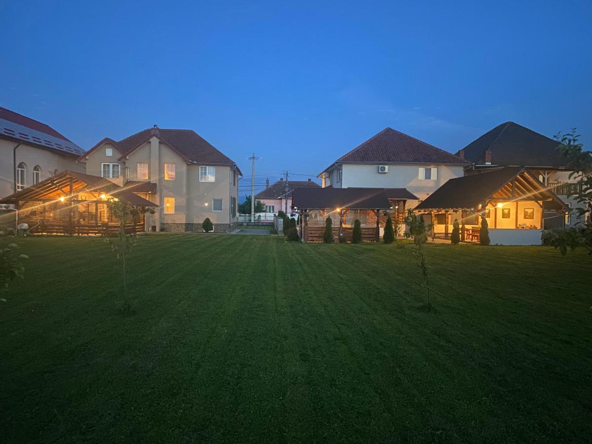 Absolut Residence Hateg Exterior photo